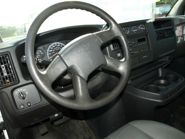 2006 Chevrolet Express 750i 4dr Sdn