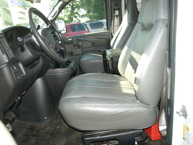 2006 Chevrolet Express 750i 4dr Sdn