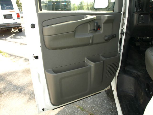 2006 Chevrolet Express 750i 4dr Sdn