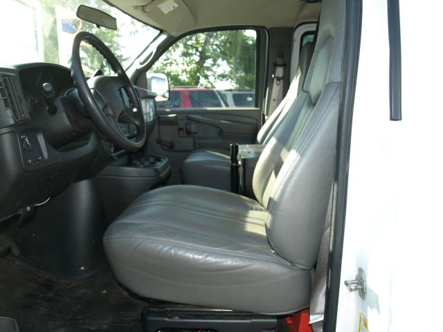 2006 Chevrolet Express 750i 4dr Sdn