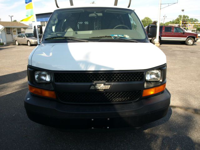 2006 Chevrolet Express 750i 4dr Sdn