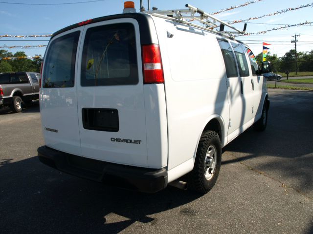 2006 Chevrolet Express 750i 4dr Sdn