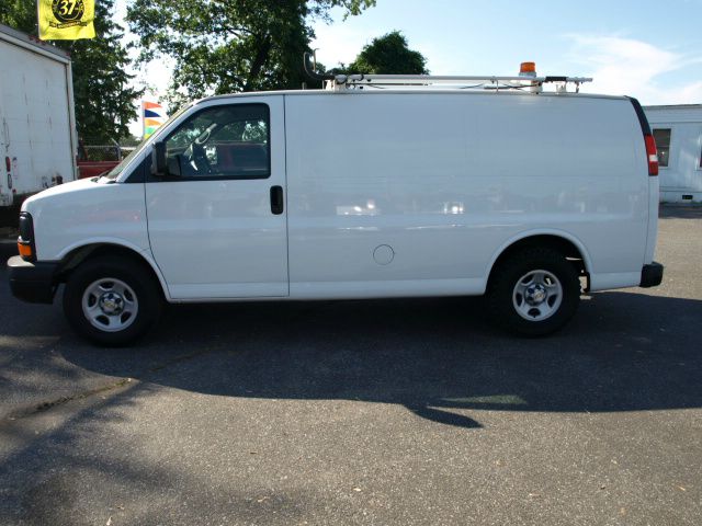 2006 Chevrolet Express 750i 4dr Sdn