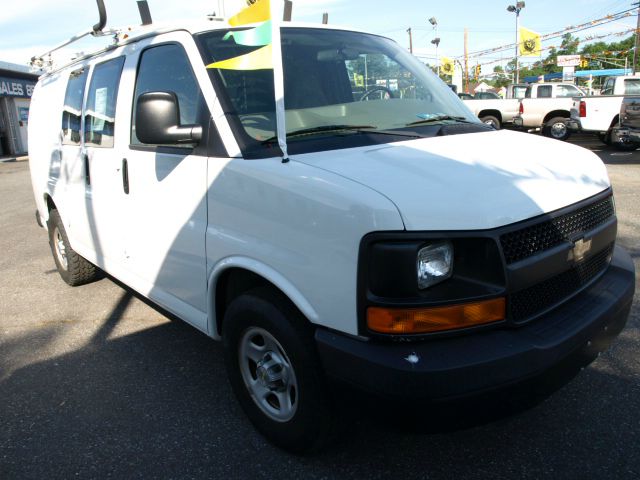 2006 Chevrolet Express 750i 4dr Sdn