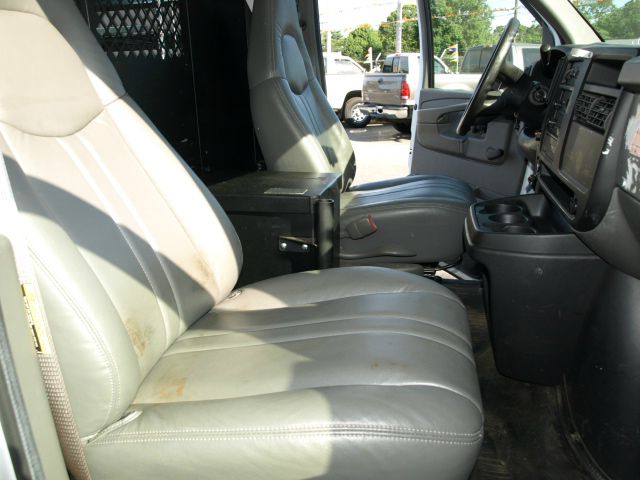 2006 Chevrolet Express 750i 4dr Sdn