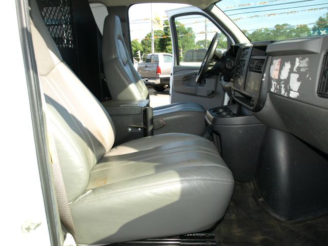 2006 Chevrolet Express 750i 4dr Sdn