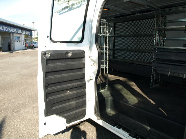 2006 Chevrolet Express 750i 4dr Sdn