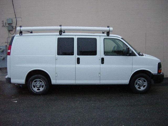 2006 Chevrolet Express 750i 4dr Sdn