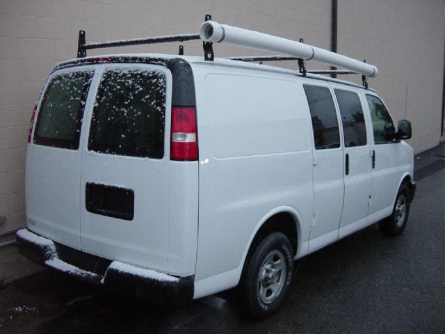 2006 Chevrolet Express 750i 4dr Sdn