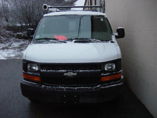 2006 Chevrolet Express 750i 4dr Sdn