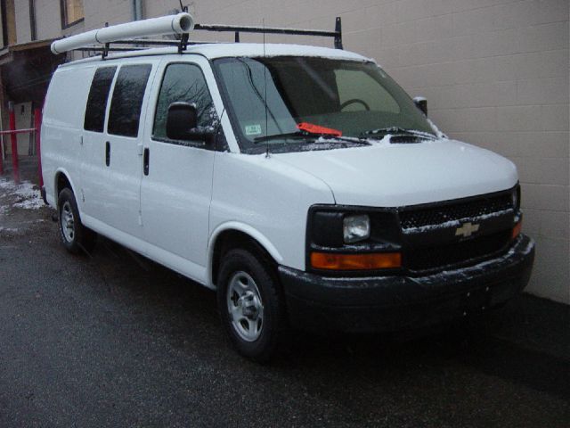 2006 Chevrolet Express 750i 4dr Sdn