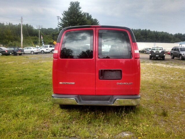 2006 Chevrolet Express Base