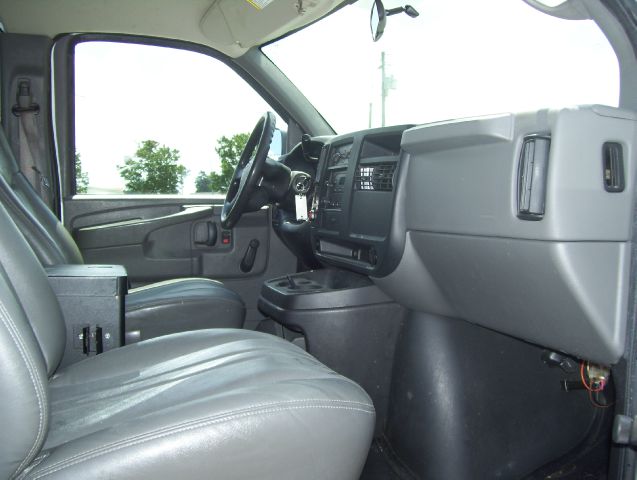 2006 Chevrolet Express 750i 4dr Sdn