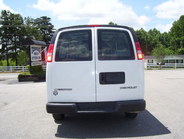 2006 Chevrolet Express 750i 4dr Sdn