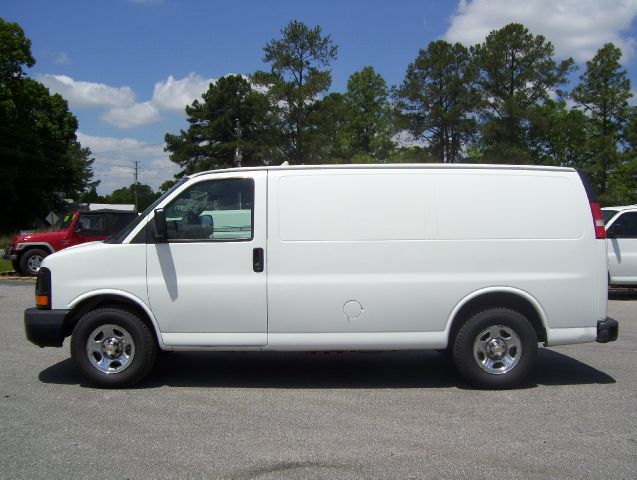 2006 Chevrolet Express 750i 4dr Sdn