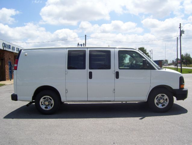 2006 Chevrolet Express 750i 4dr Sdn