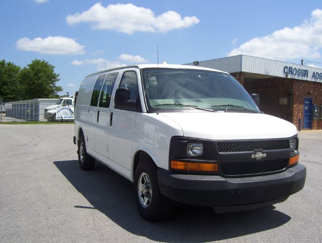 2006 Chevrolet Express 750i 4dr Sdn