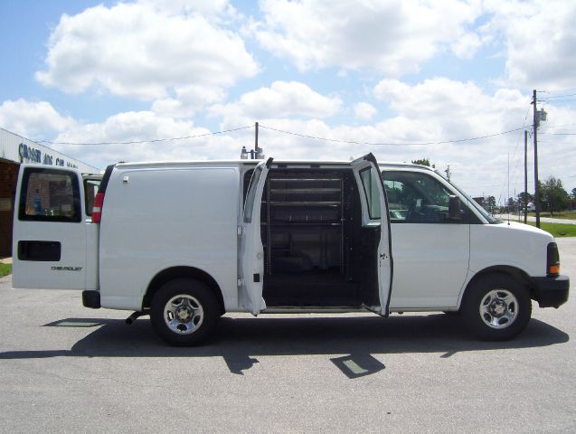 2006 Chevrolet Express 750i 4dr Sdn