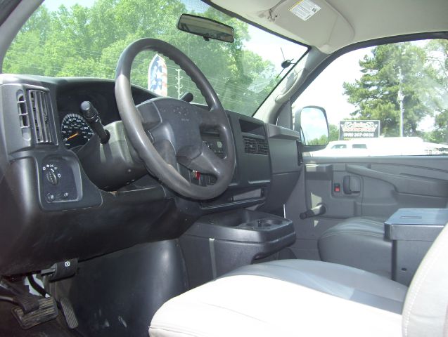 2006 Chevrolet Express 750i 4dr Sdn