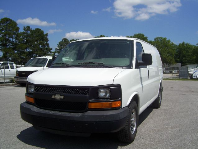 2006 Chevrolet Express 750i 4dr Sdn