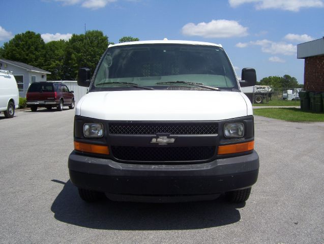 2006 Chevrolet Express 750i 4dr Sdn