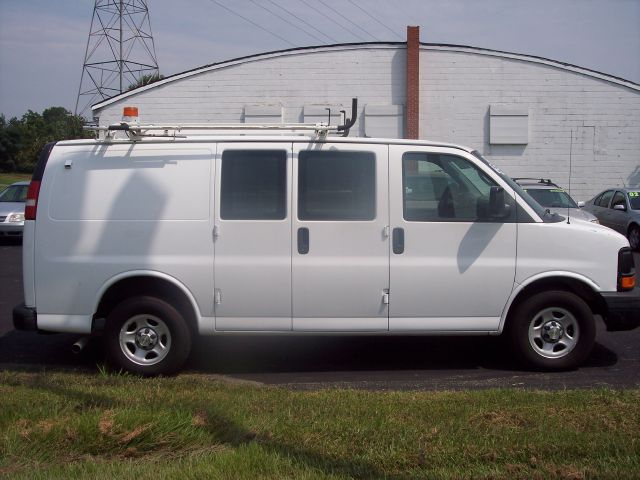 2006 Chevrolet Express 750i 4dr Sdn