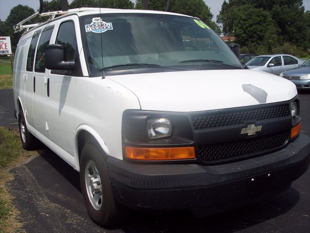 2006 Chevrolet Express 750i 4dr Sdn