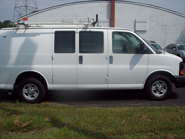 2006 Chevrolet Express 750i 4dr Sdn