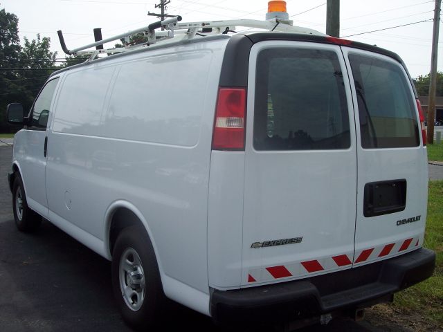 2006 Chevrolet Express 750i 4dr Sdn