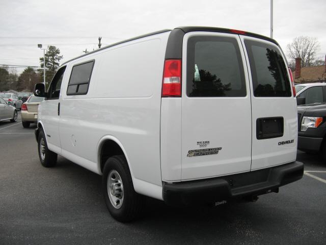 2006 Chevrolet Express LX 5.0 Liter Hatchback 2D