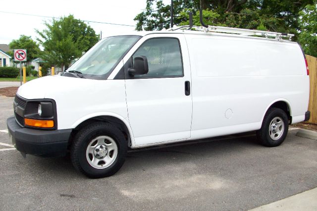 2006 Chevrolet Express 750i 4dr Sdn