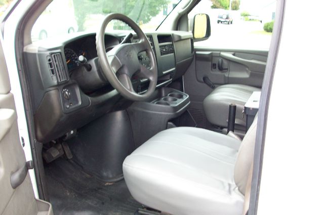 2006 Chevrolet Express 750i 4dr Sdn