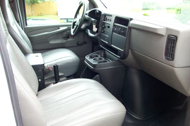 2006 Chevrolet Express 750i 4dr Sdn