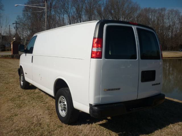 2006 Chevrolet Express Base