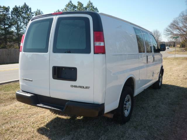 2006 Chevrolet Express Base