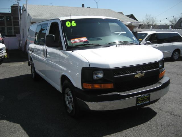 2006 Chevrolet Express 750i 4dr Sdn