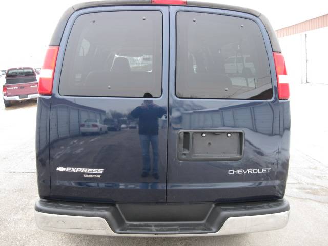 2006 Chevrolet Express Base