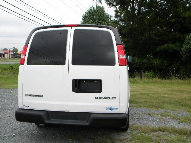 2006 Chevrolet Express Base