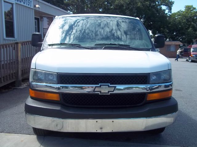 2006 Chevrolet Express 750i 4dr Sdn