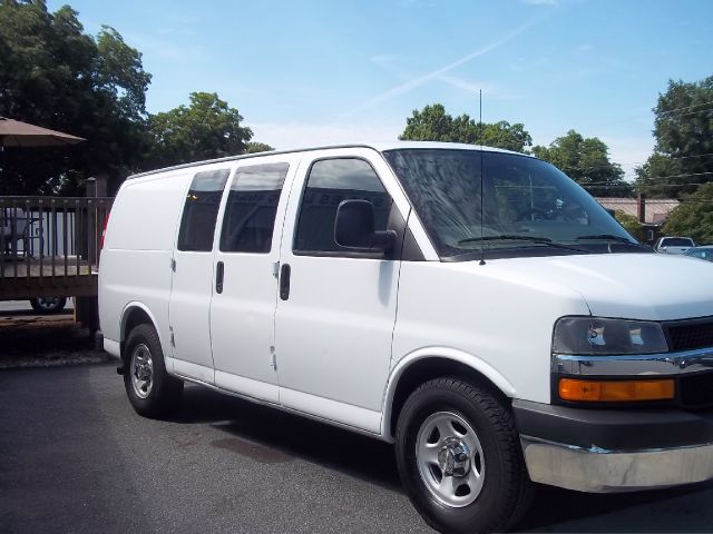 2006 Chevrolet Express 750i 4dr Sdn