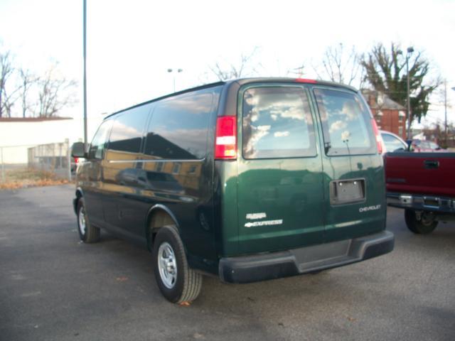 2006 Chevrolet Express 750i 4dr Sdn