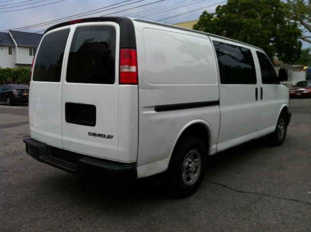 2006 Chevrolet Express 750i 4dr Sdn