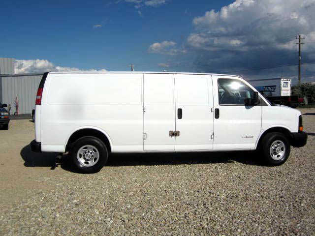 2006 Chevrolet Express Club Cab 155 WB HD 4WD