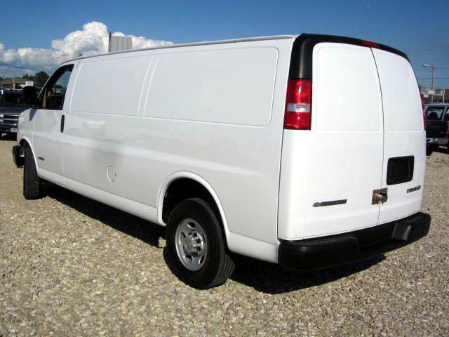 2006 Chevrolet Express Club Cab 155 WB HD 4WD