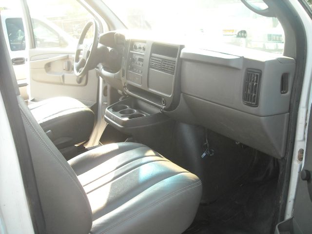 2006 Chevrolet Express 750i 4dr Sdn