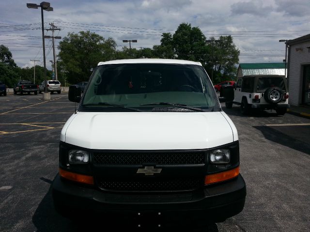 2007 Chevrolet Express 750i 4dr Sdn