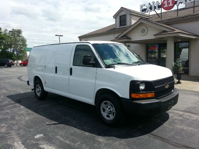 2007 Chevrolet Express 750i 4dr Sdn