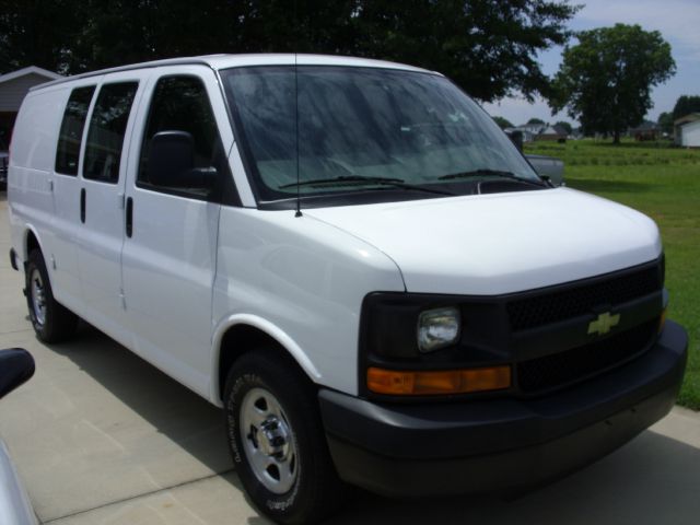 2007 Chevrolet Express 750i 4dr Sdn