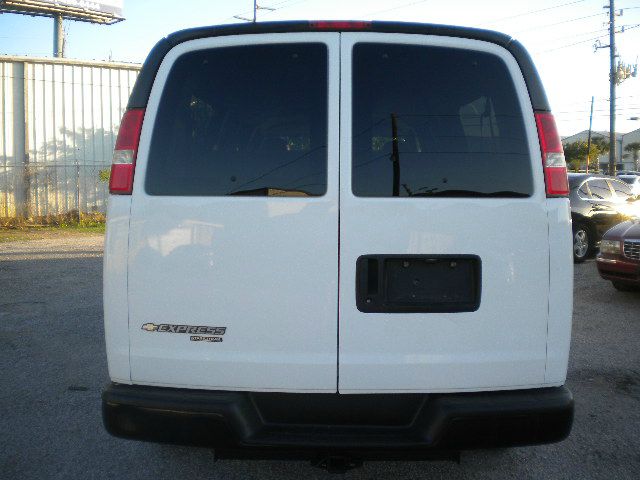 2007 Chevrolet Express 4dr Sdn LWB Sedan