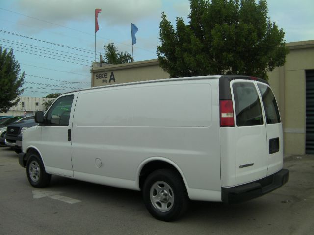 2007 Chevrolet Express 750i 4dr Sdn